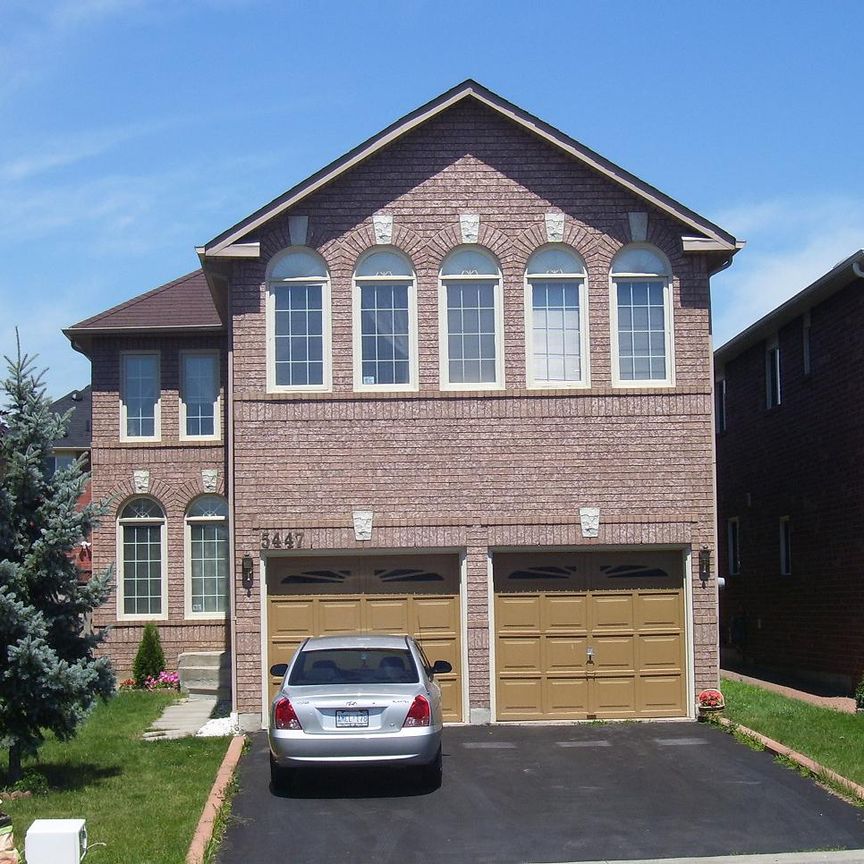 35 Brian Peck Crescent - Photo 1