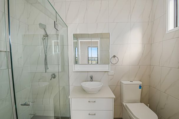 Elegant Townhouse in the Vibrant Aura Community of Nirimba - Photo 1