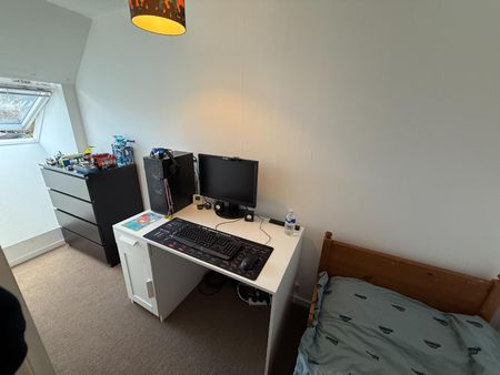 3 Bed House - Semi-Detached - Photo 2