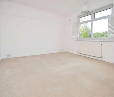 Grove Court, The Grove, Upminster, Essex, RM14 - Photo 2