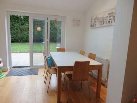 4 bedroom detached house to rent - Photo 3