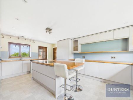5 bedroom detached house to rent - Photo 2
