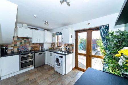 17 Kinnegar Drive, Holywood, BT18 9JQ - Photo 4