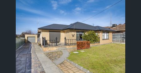 Spacious Family Home with Versatile Living – Just Minutes from Town! - Photo 4