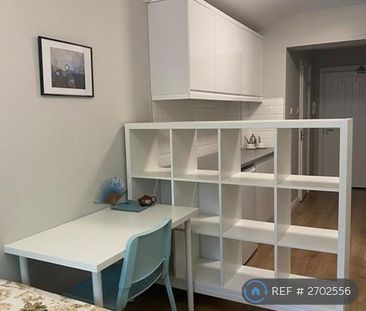 1 bedroom in a house share to rent - Photo 3