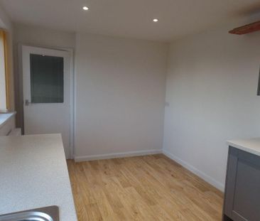 2 bedroom semi-detached house to rent - Photo 3