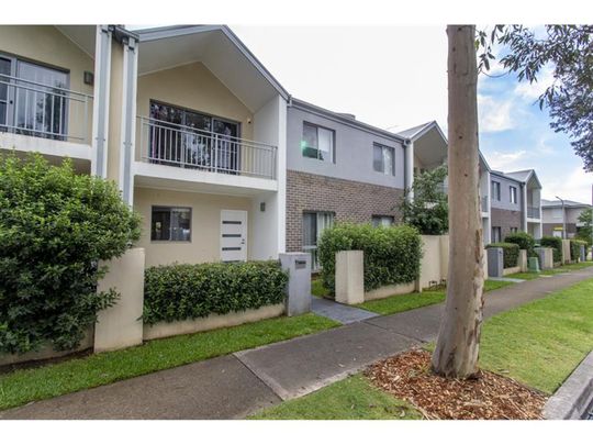 Stunning 4-Bed, 2-Bath Terrace Home + Resort-Style Amenities - 88 Lakeview Drive, Cranebrook - Photo 1