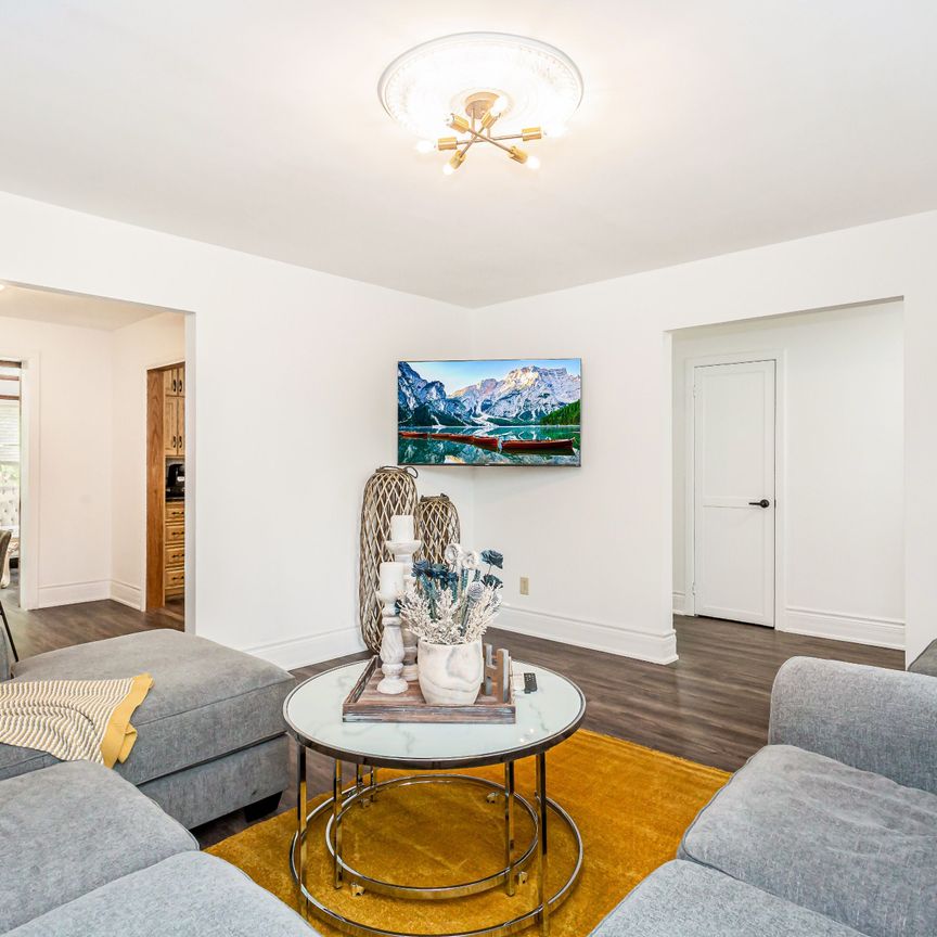 For Lease - 411 Maplehurst Avenue, Oakville, Ontario - Photo 1