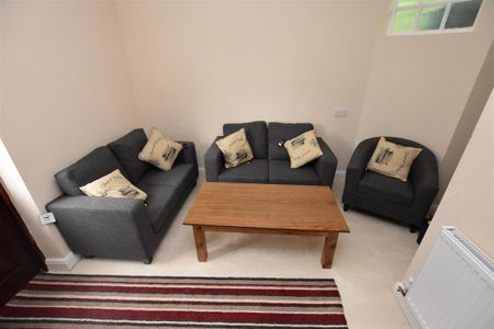 6 bedroom house to rent - Photo 2