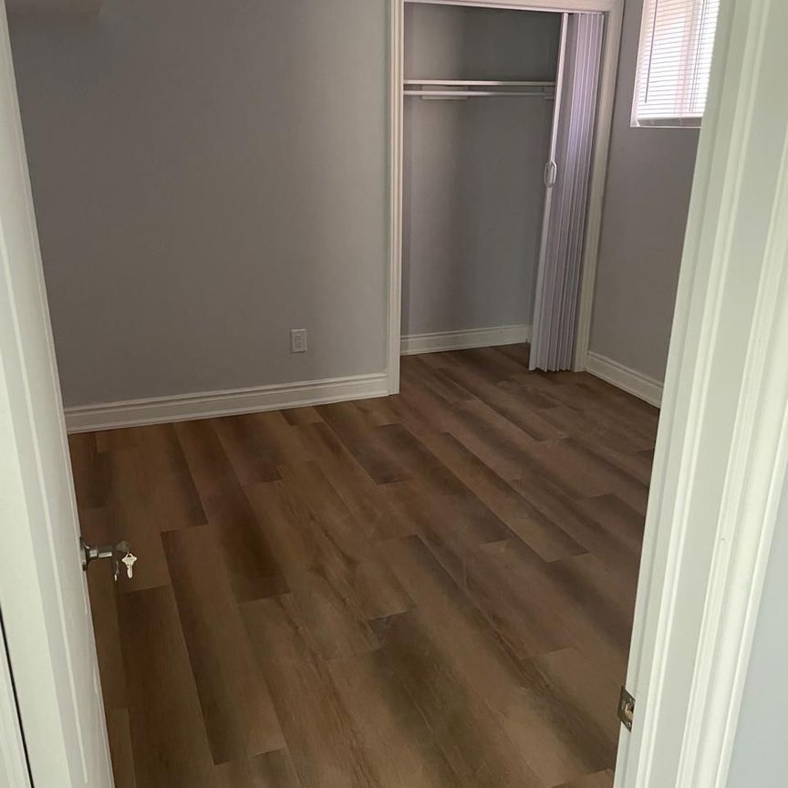 For Lease - 274 Oxbow Crescent Unit# Walk Out Basement, Mississauga, Ontario - Photo 1