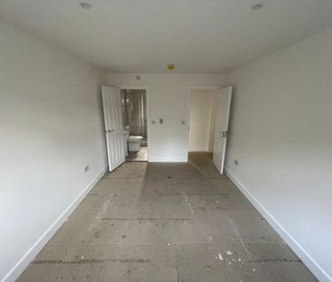 2 Bed Flat, Coventry, CV4 - Photo 2