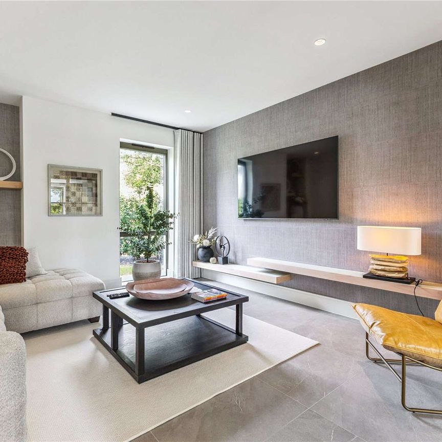 Brand new four-bedroom fully furnished luxury home - Photo 1