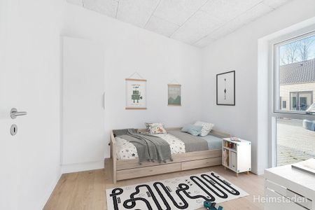 Rækkehus i nyere kvarter med legeplads og grønneområder, med plads til fælleskab - Perfekt til den enlige, parret eller den lille familie. - Photo 4