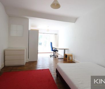 6 bedroom detached house to rent - Photo 2