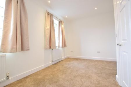 3 bedroom end of terrace house to rent - Photo 3