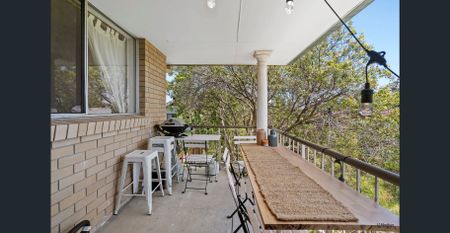 NEWLY RENOVATED TWO BEDROOM TOP FLOOR BEACHSIDE UNIT - Photo 3