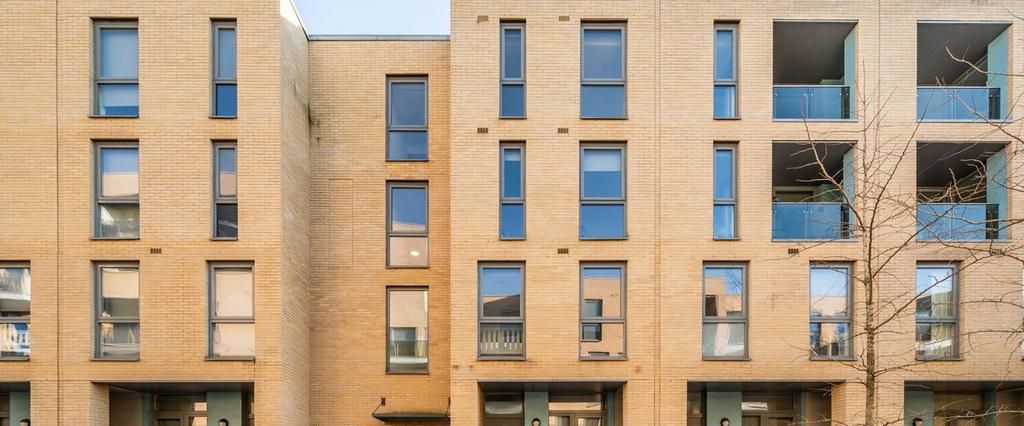 3 bedroom flat to rent - Photo 1