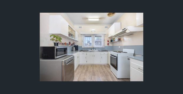 Comfort meets convenience in MWSC Zone (Freshly painted & Brand new flooring) - Photo 1