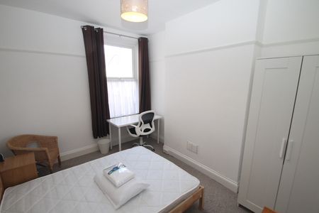 4 Bedroom | 7 Welbeck Avenue, PL4 6BG - Photo 3