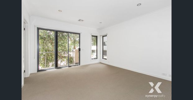 Spacious & Stylish Family Home with Modern Comforts - Photo 1