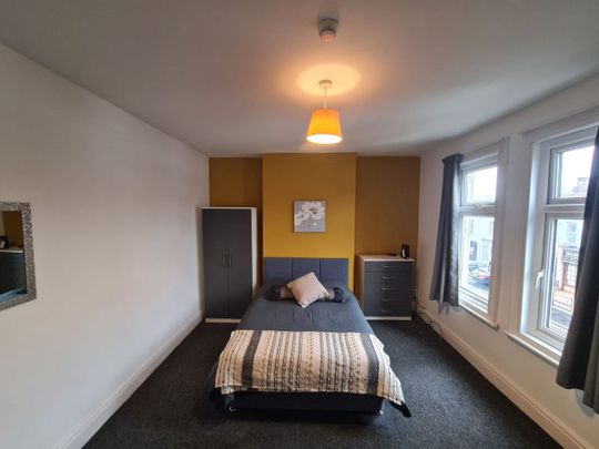 Room 4, 26 Highfield Road - Photo 1