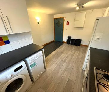 1 bedroom in a house share to rent - Photo 6