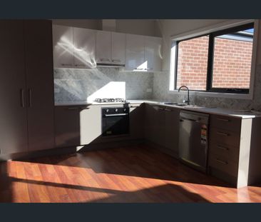 2 Bedroom Townhouse in the heart of Hadfield - Photo 5