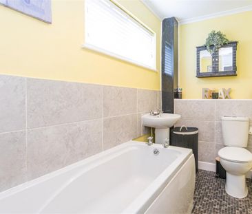 3 bed House - End Terrace To Let - Photo 1