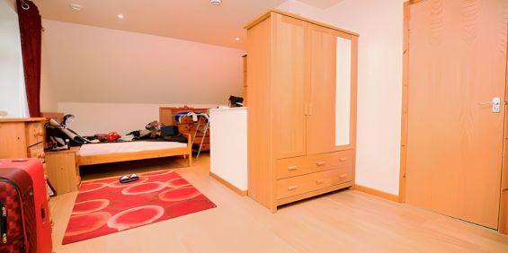Entire Place·1B1B···45 Park Rd - Photo 3