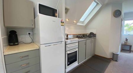 Fernhill studio with single garage - Photo 4