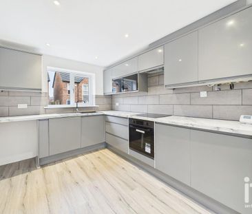 3 bedroom mews to rent - Photo 6