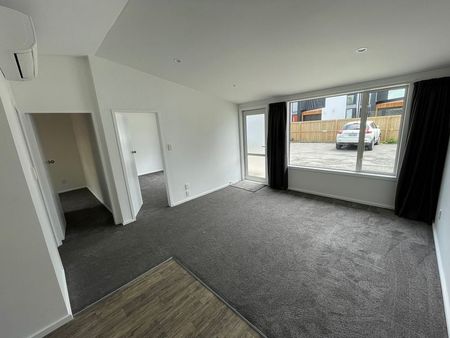 Spacious & fully renovated 2 bedroom 300m from CBD - Photo 5