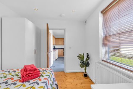 4 bedroom house to rent - Photo 3