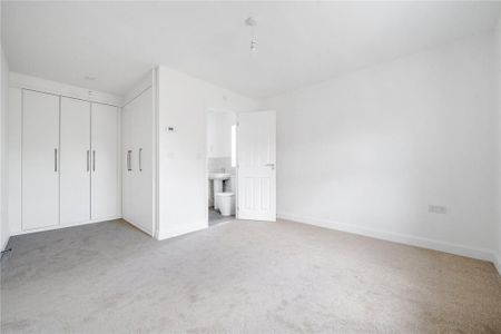 4 bedroom detached house to rent - Photo 3