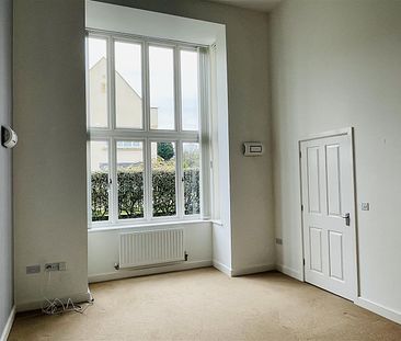 4 Bed House - End Terrace - Photo 1