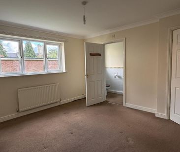 3 bedroom detached bungalow to rent - Photo 2