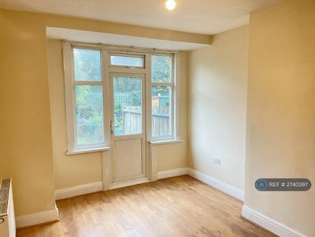 4 bedroom terraced house to rent - Photo 3