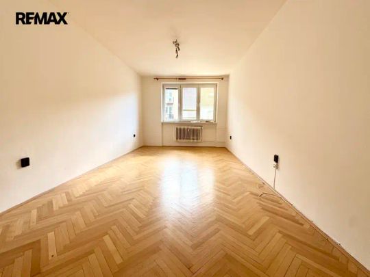 Podnájem cihlového bytu 2+1 s balkonem ve Vyškově - Photo 1