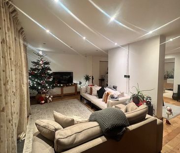 Room in a Shared House, Thursley Gardens, SW19 - Photo 2