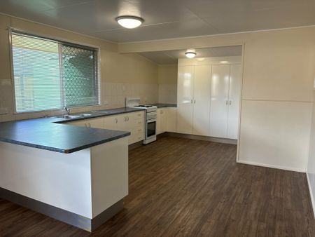 RE-LISTED Crawford 2 bedroom + Study home on large block of land - Photo 4