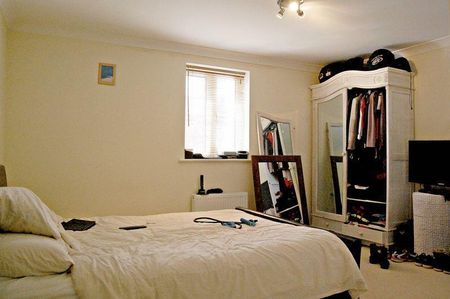 2 bedroom flat to rent - Photo 2
