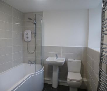 Doncaster Road, BARNSLEY - Photo 3