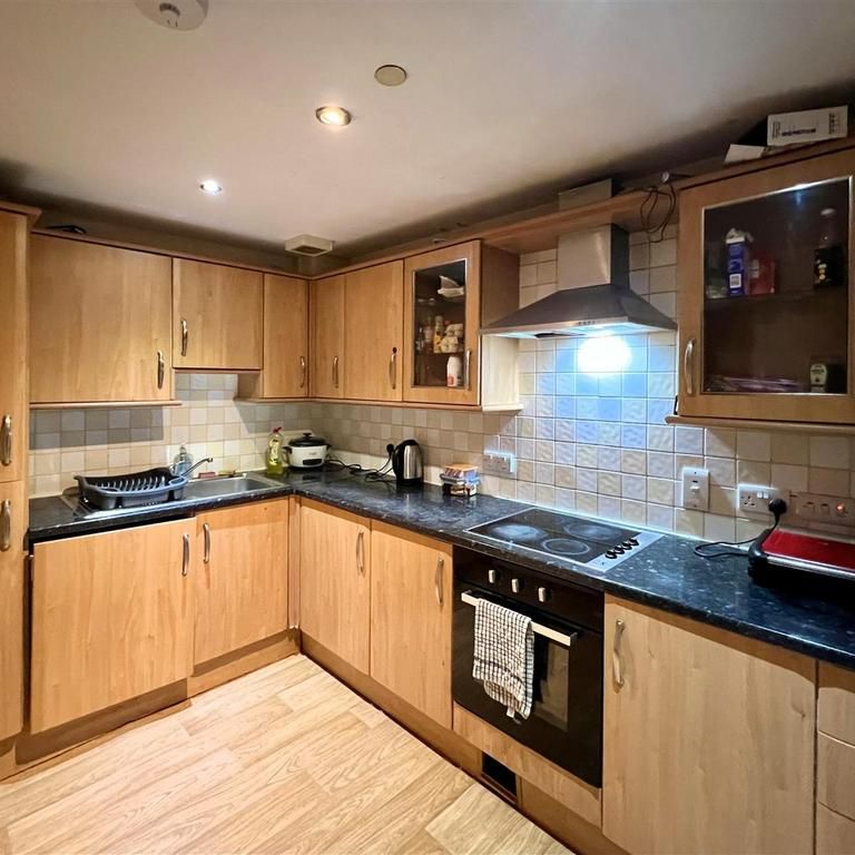 4 bedroom apartment to rent - Photo 1