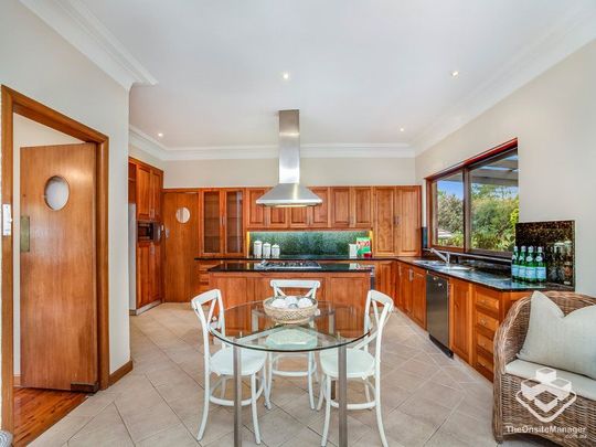 Beautiful Family Living and Entertaining - Photo 1