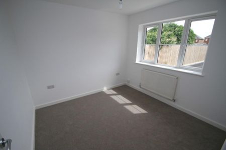 1 bedroom semi-detached bungalow to rent - Photo 3