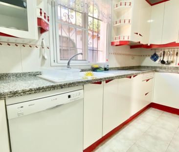 SPACIOUS 5-BEDROOM VILLA WITH LARGE TERRACE IN LA NUCÍA - Photo 1