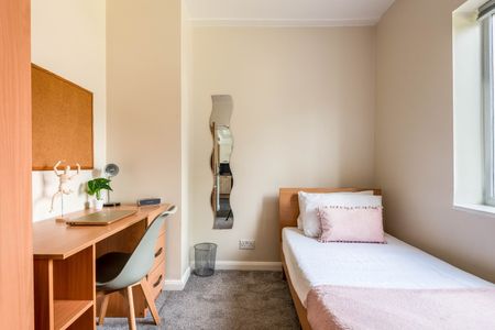 5 Bed Semi-Detached House, Colbourne Avenue, BN2 - Photo 5