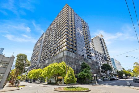 Modern Elegance with Stunning Views in the Heart of Melbourne - Photo 3