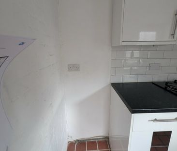 Delightful 2 bed house in Central Bournemouth - Photo 3