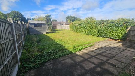 4 bedroom semi-detached house to rent - Photo 2